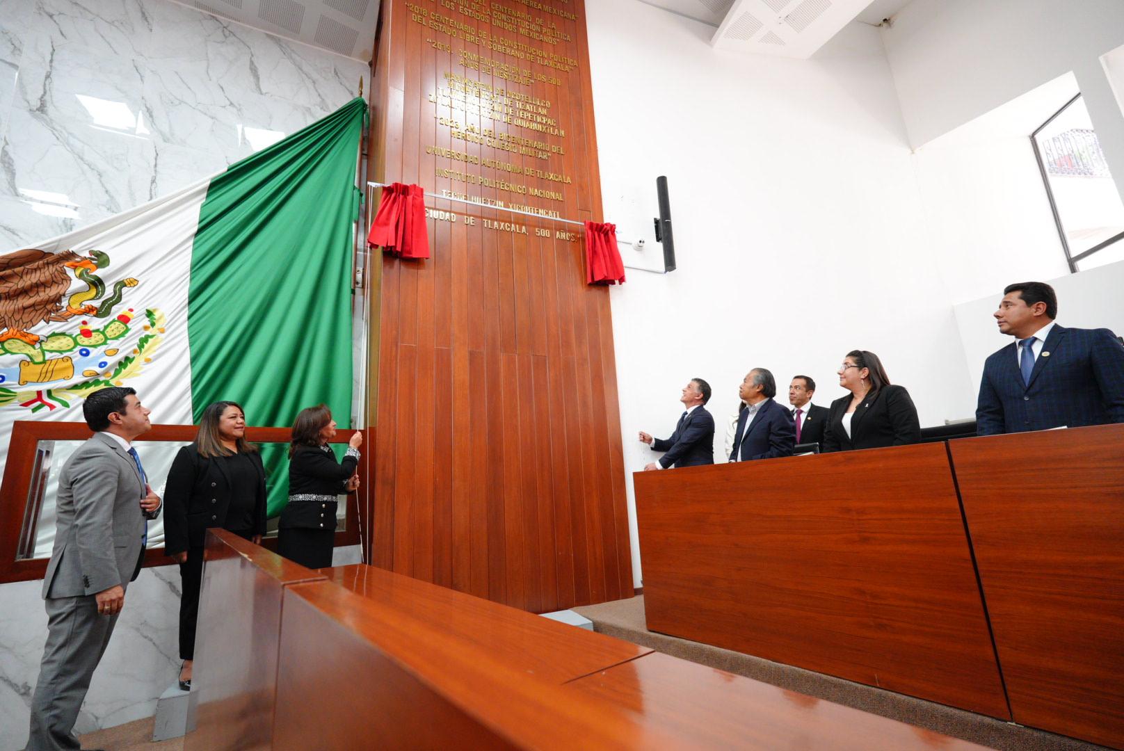 Congreso devela letras doradas 'Ciudad de Tlaxcala, 500 años'